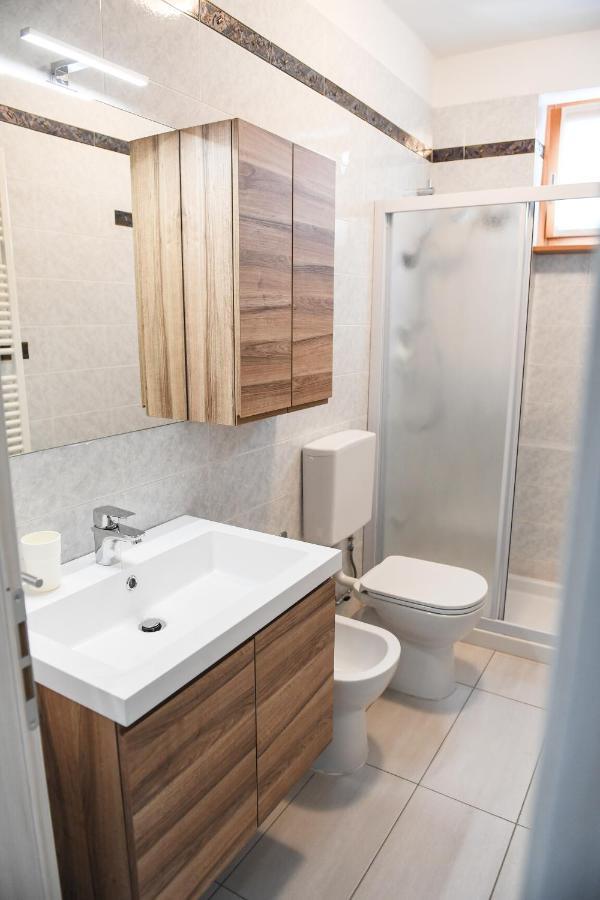 Blue Apartment - A Due Passi Dal Lago, Parcheggio Privato 拉齐塞 外观 照片