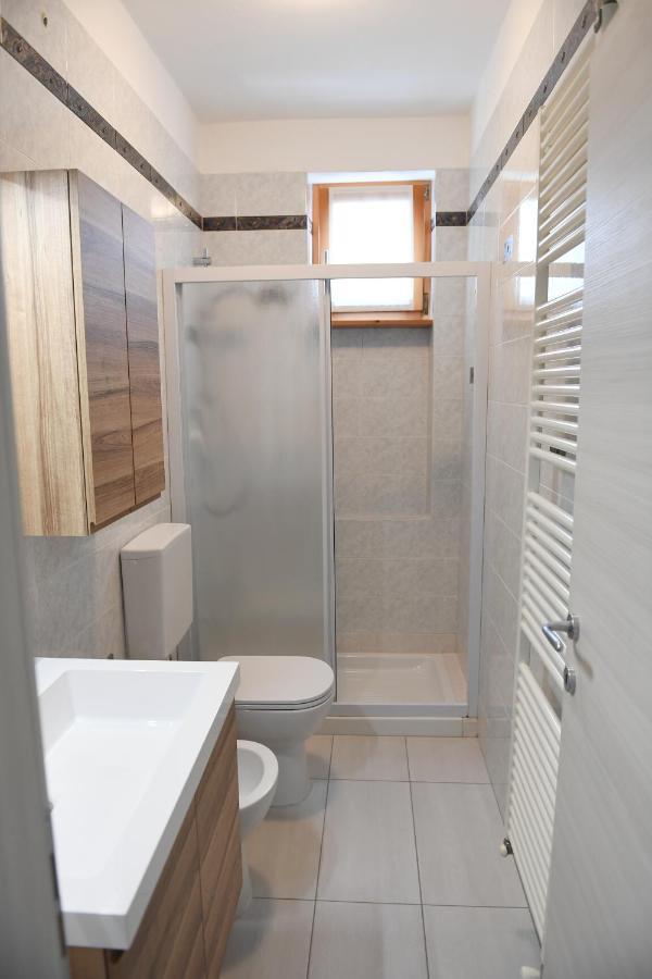 Blue Apartment - A Due Passi Dal Lago, Parcheggio Privato 拉齐塞 外观 照片