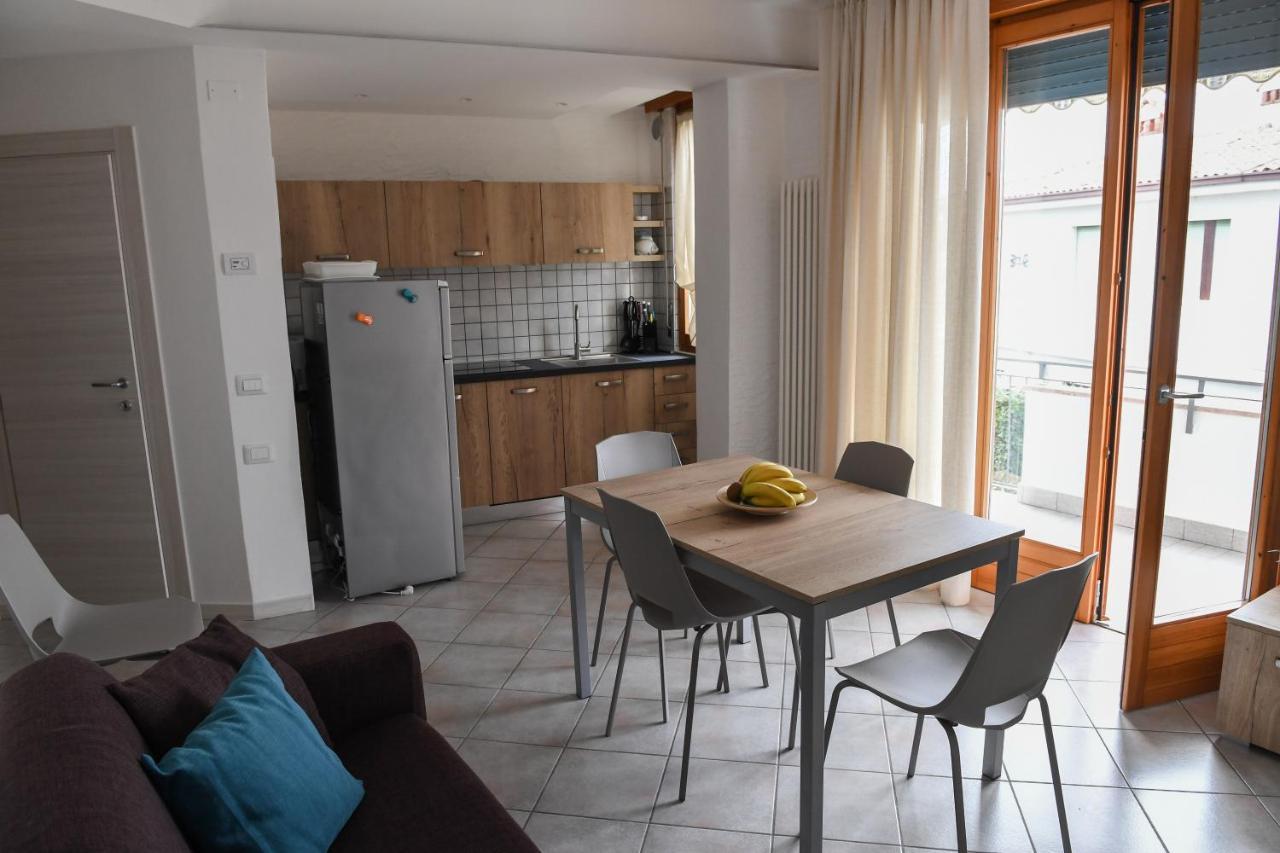 Blue Apartment - A Due Passi Dal Lago, Parcheggio Privato 拉齐塞 外观 照片