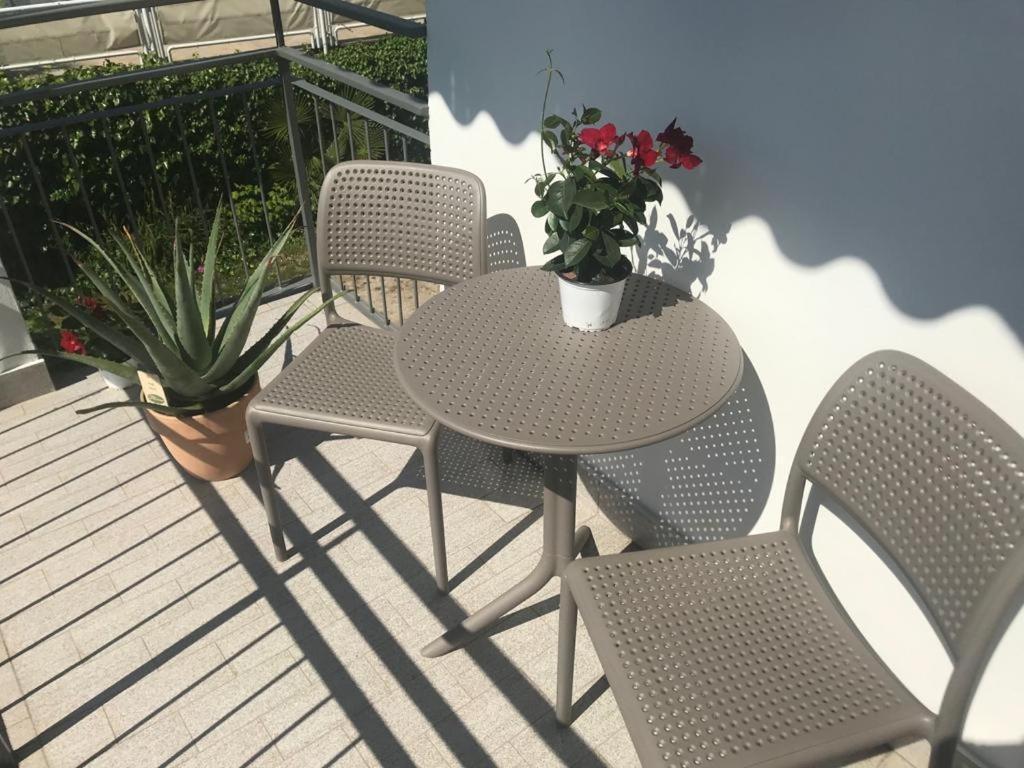 Blue Apartment - A Due Passi Dal Lago, Parcheggio Privato 拉齐塞 外观 照片